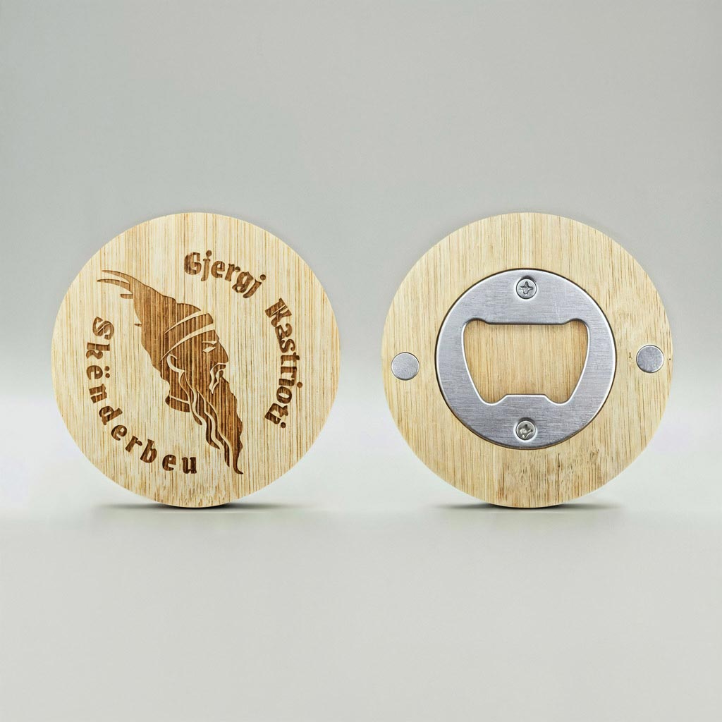 Portreti i Heroit Kombëtar Gjergj Kastrioti Skënderbeu, gdhendur në dru, Hapëse birre me magnet, suvenir prodhuar në Shqipëri - symbol.al
Gjergj Kastrioti Skenderbeu skanderbeg portrait Albanian hero, bottle opener with magnet, souvenir made in Albania symbol.al