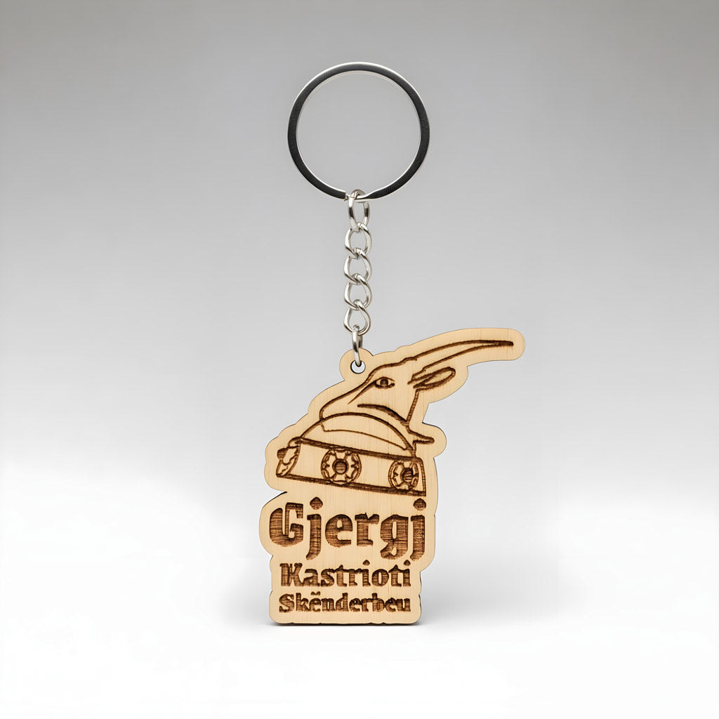 Gjergj Kastrioti Skenderbeu përkrenarja gdhendur në dru, varëse çelësash prodhuar në Shqipëri, suvenir symbol.al
Gjergj Kastrioti Skanderbeg helmet wood engraved keychain made in Albania symbol.al