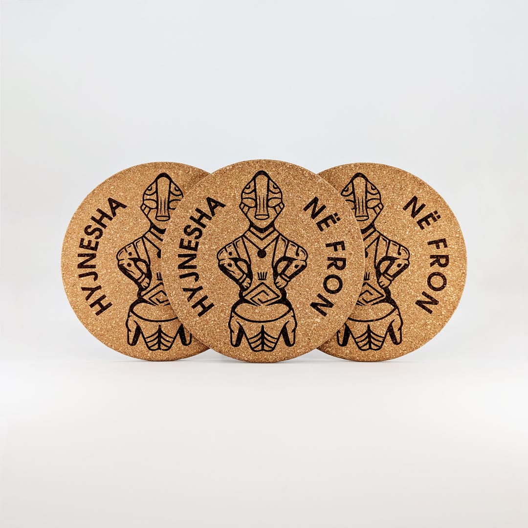 Hyjnesha në fron prodhuar në Shqipëri symbol.al
Goddess on the Throne made in albania souvenir symbol of albania