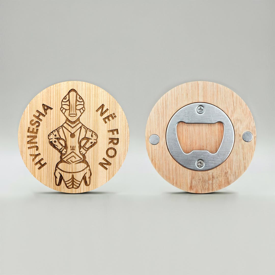 Hyjnesha në fron prodhuar në Shqipëri symbol.al hapëse birre
Goddess on the Throne made in albania bottle opener souvenir symbol of albania