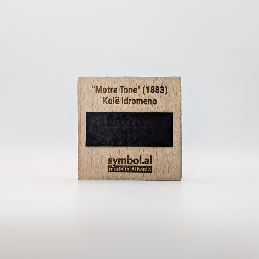 "Motra Tone" (1883), Kolë Idromeno’s masterpiece – 3D Wood Bas-relief magnet, souvenir made in Albania - symbol.al
"Motra Tone" (1883), kryevepra e Kolë Idromenos gdhendur në dru – magnet basoreliev 3D në dru ahu, prodhuar në Shqipëri - symbol.al