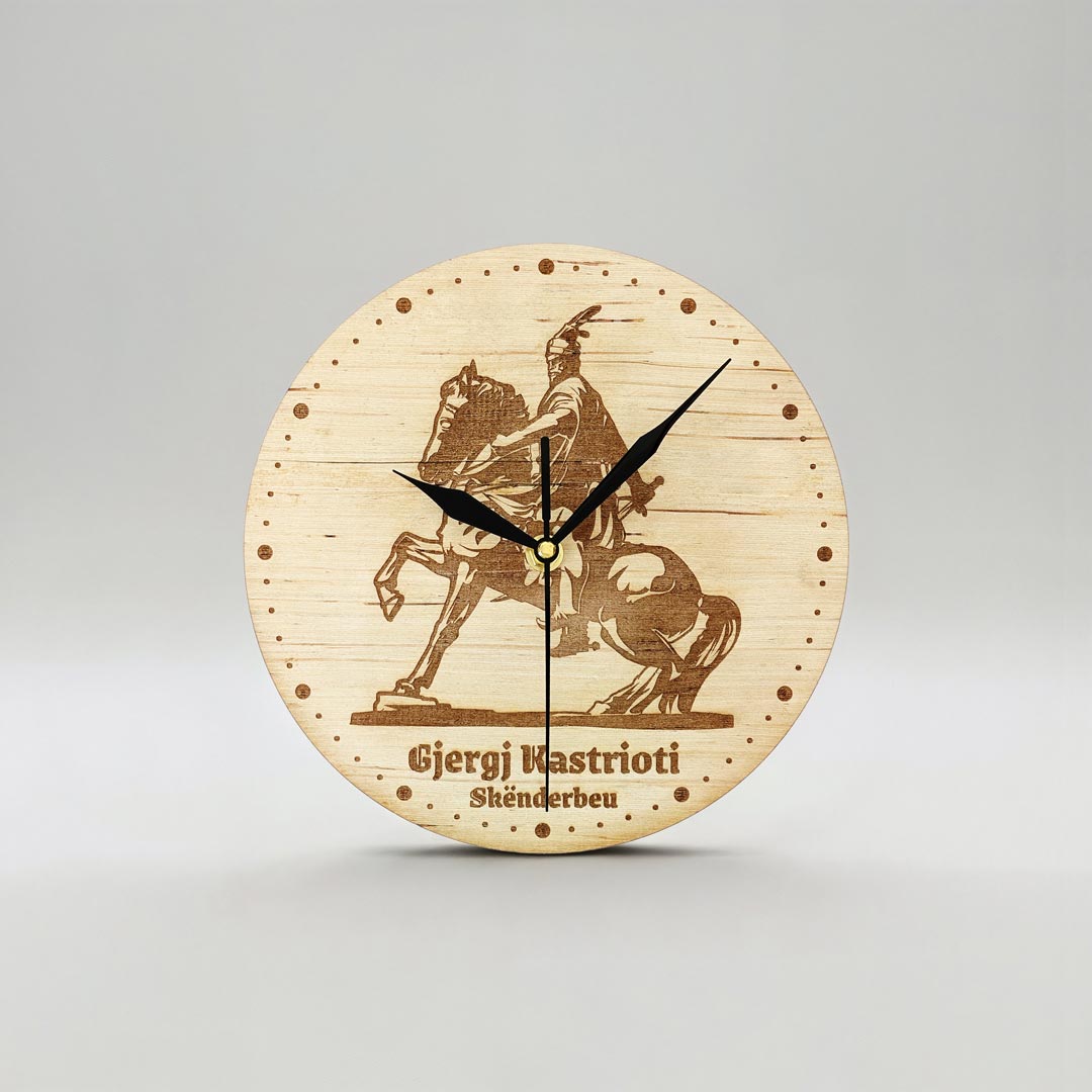 Gjergj Kastrioti - Skanderbeg Wall Clock souvenir made in Albania - symbol.al
Orë muri me Gjergj Kastriotin - Skënderbeun, gdhendur në dru, suvenir prodhuar në Shqipëri - symbol.al