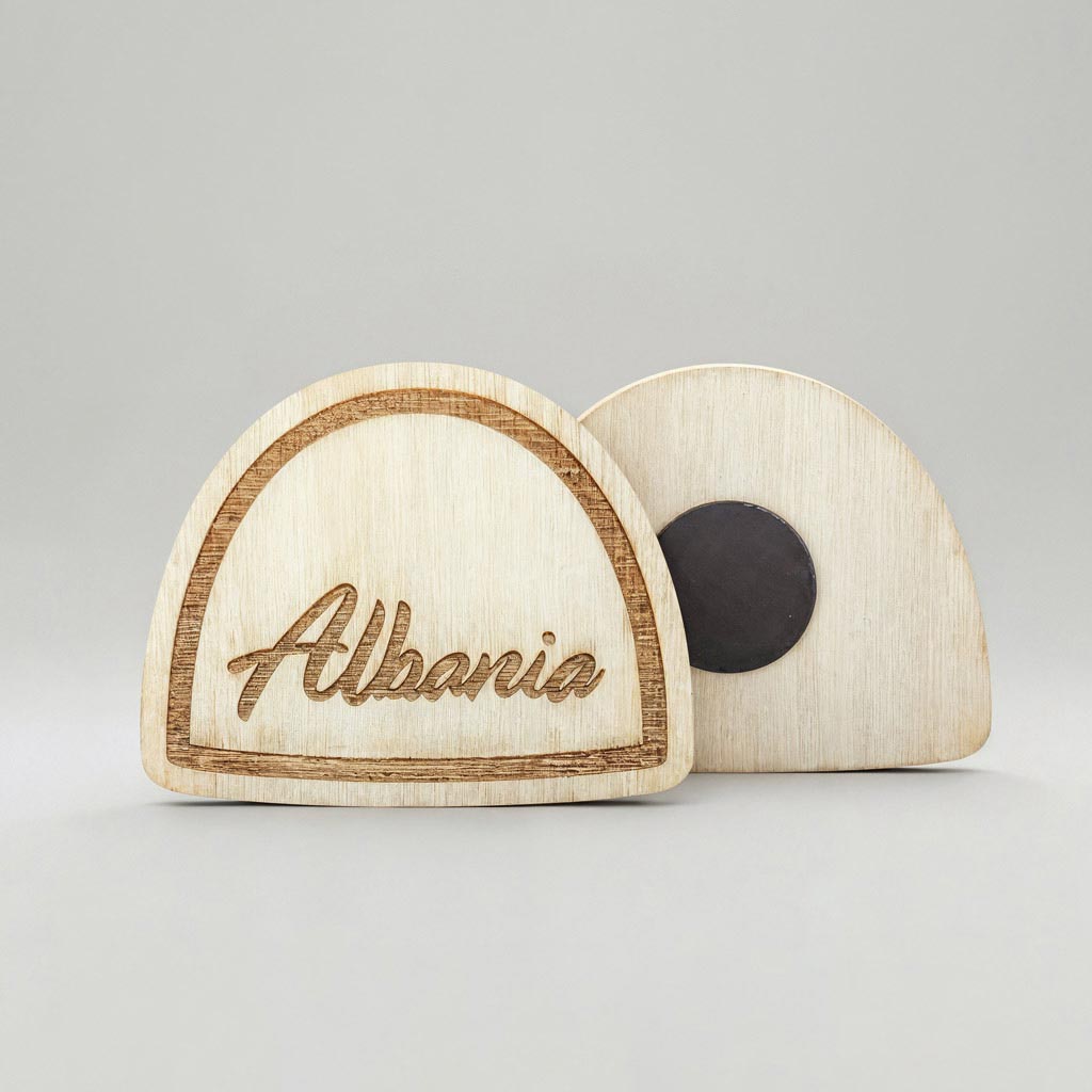 PLIS gdhendur në dru magnet suvenir prodhuar në Shqipëri symbol.al 
PLIS traditional Albanian hat wood engraved magnet souvenir made in Albania symbol.al