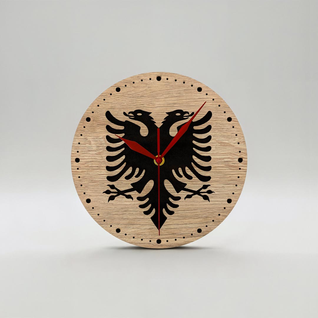 Albanian Flag Eagle Wall Clock, Iconic Albanian Eagle, souvenir made in Albania - symbol.al
Orë muri me shqiponjën dykrenare, punuar mbi dru. Orë me Shqiponjën e Flamurit Shqiptar - suvenir prodhuar në Shqipëri - symbol.al