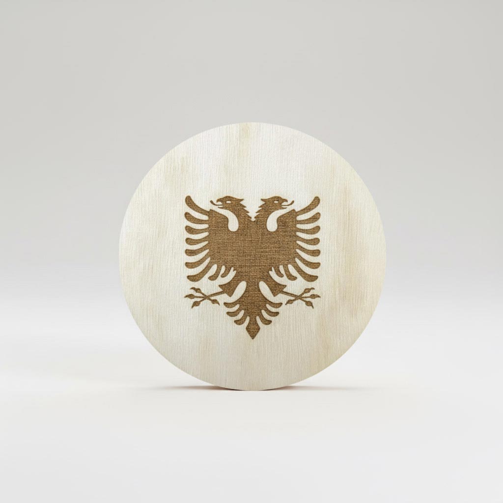 Shqiponja e flamurit shqiptar gdhendur në dru, magnet, suvenir prodhuar në Shqipëri - symbol.al
Albanian eagle flag wood engraved magnet, souvenir made in Albania - symbol.al
