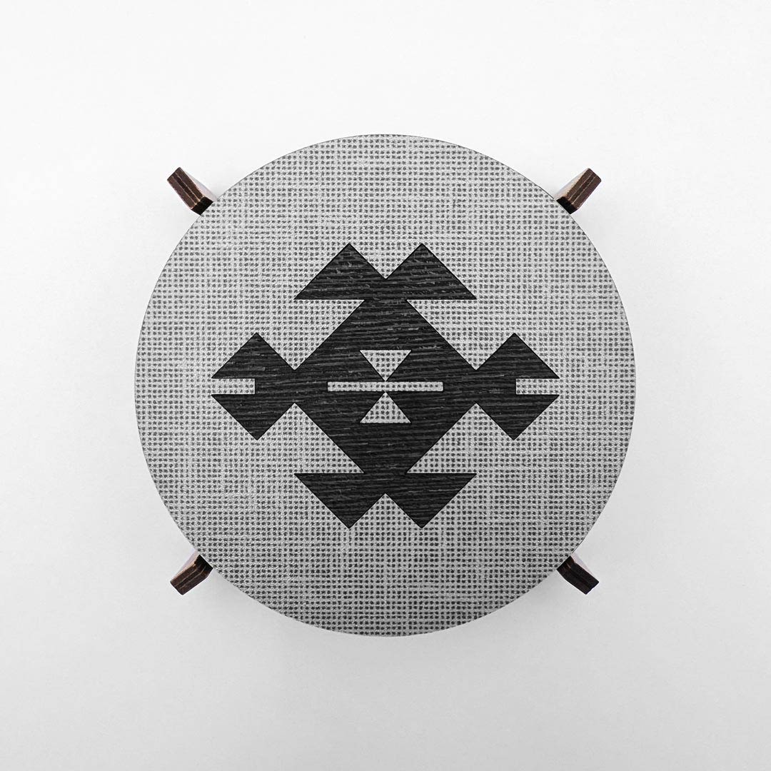 Traditional Albanian kilim pattern engraved wood coasters Made in Albania - Mbajtëse gotash druri me motive qilimi shqiptar Prodhuar në Shqipëri - symbol.al