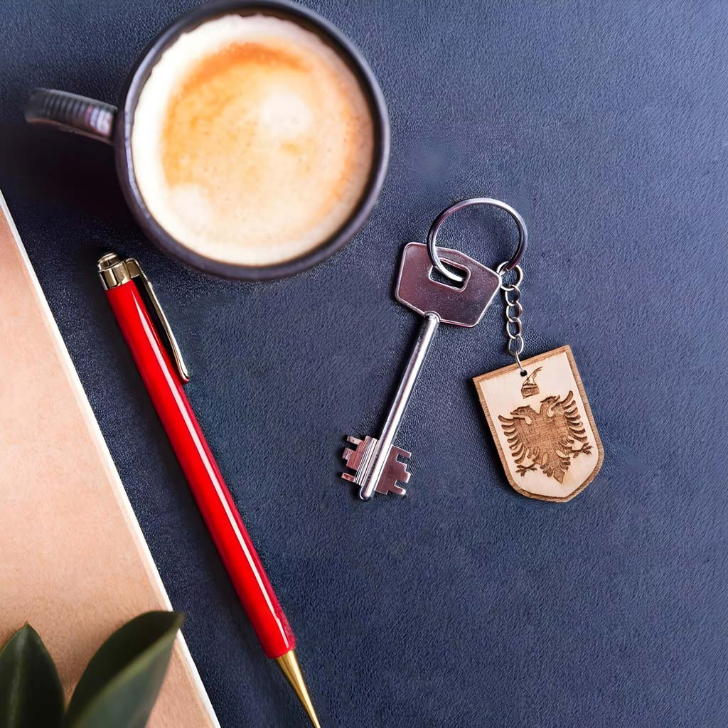 Stema e Republikës së Shqipërisë gdhendur në dru, varëse çelësash, suvenir prodhuar në Shqipëri - symbol.al
Coat of arms of the Republic of Albania, wood engraved keychain, made in albania symbol.al