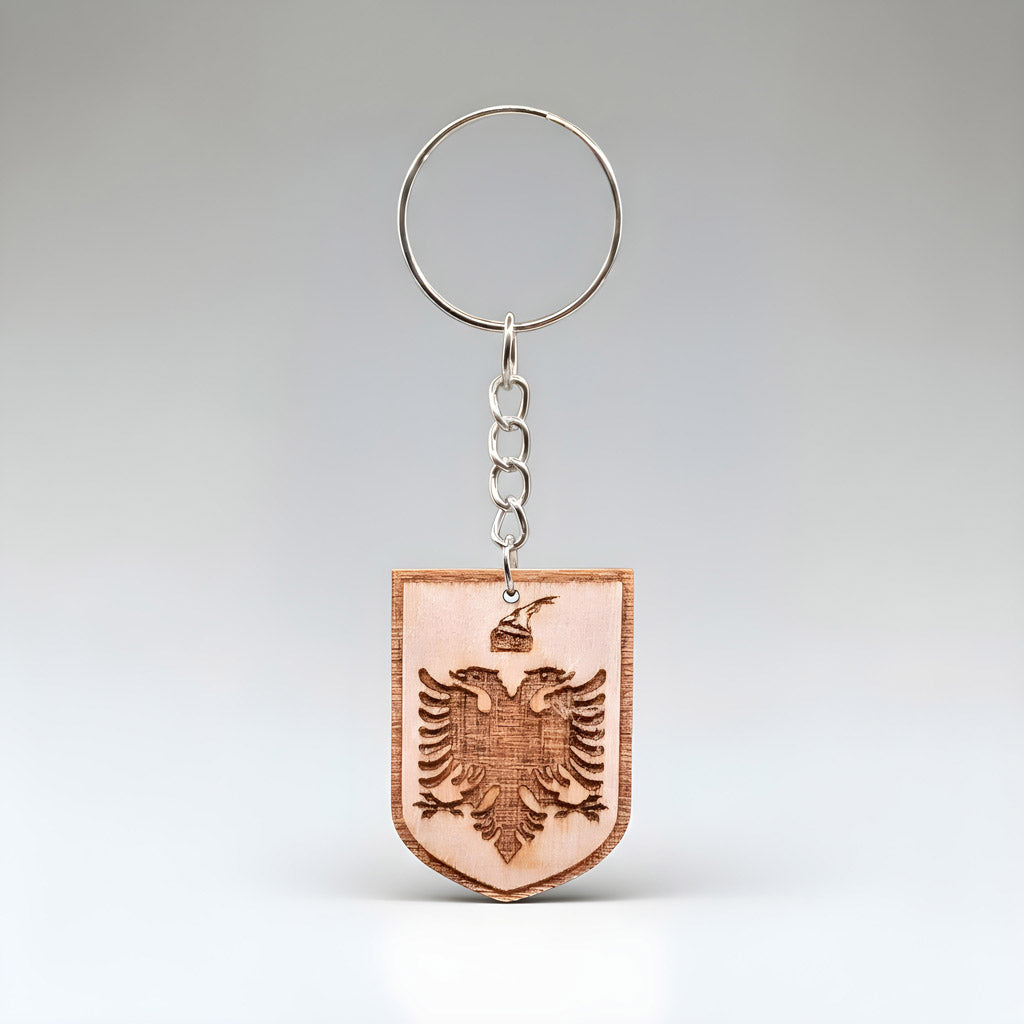 Stema e Republikës së Shqipërisë gdhendur në dru, varëse çelësash, suvenir prodhuar në Shqipëri - symbol.al
Coat of arms of the Republic of Albania, wood engraved keychain, made in albania symbol.al