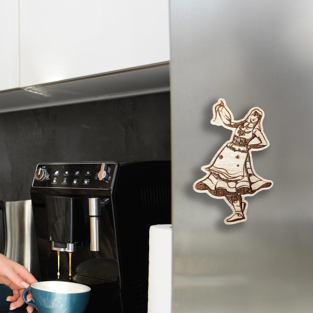 Xhubleta traditional Albanian dress, UNESCO heritage wood magnet, souvenir Made in Albania | Magnet druri dekorativ Xhubleta, traditë shqiptare suvenir Prodhim Shqiptar symbol.al